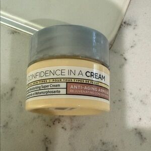 $5/$25 Beauty Bundle
IT Cosmetics Confidence in a Cream - Anti Aging Armour
